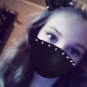 Meet your Posher, Lora